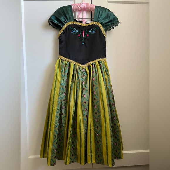Princess Anna Costume (size 5) - Picture 2 of 8
